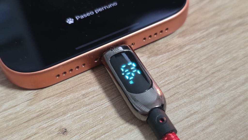 Cargar tu móvil tiene un gran peligro: esta es la forma correcta para hacerlo, según los fabricantes