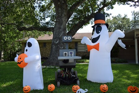 Un robot repartidor de dulces para Halloween: la idea de un ingeniero para celebrar de forma segura en su comunidad