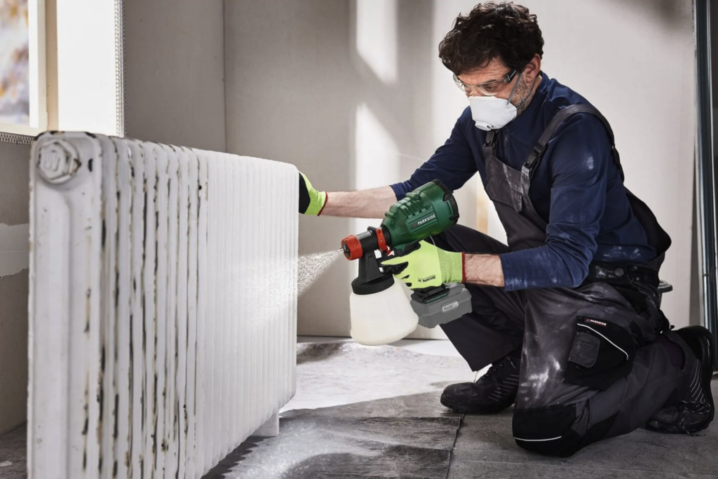 Adiós a llamar a un pintor profesional: Lidl tiene la pistola pulverizadora barata que arrasa para pintar de todo rápido 