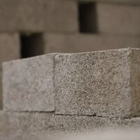 El invento francés para pagar menos en la factura: un ladrillo ecológico para no pasar frío en invierno y calor en verano 