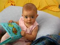 'Con un libro bajo el brazo', libro y CD de regalo para el recién nacido en el Hospital Príncipe de Asturias