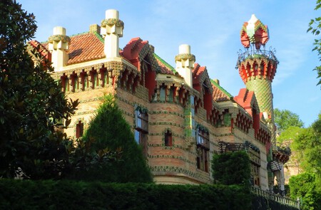 El Capricho De Gaudi En Comillas C Turismo De Cantabria