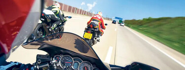 Un peligro por otro. La última simplonería es obligar a las motos a ir a 80 km/h en autovía en vez de reparar los baches 