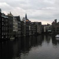 ¿Qué es lo más turístico que se puede hacer en Amsterdam? Recorrer sus canales en crucero 