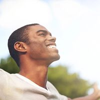 Es el CEO del Instituto de la Felicidad y usa estas tres frases todos los días 