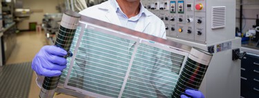 Parecen de ciencia ficción, pero estos futuristas paneles solares se imprimen como si fuera un periódico y pueden enrollarse 