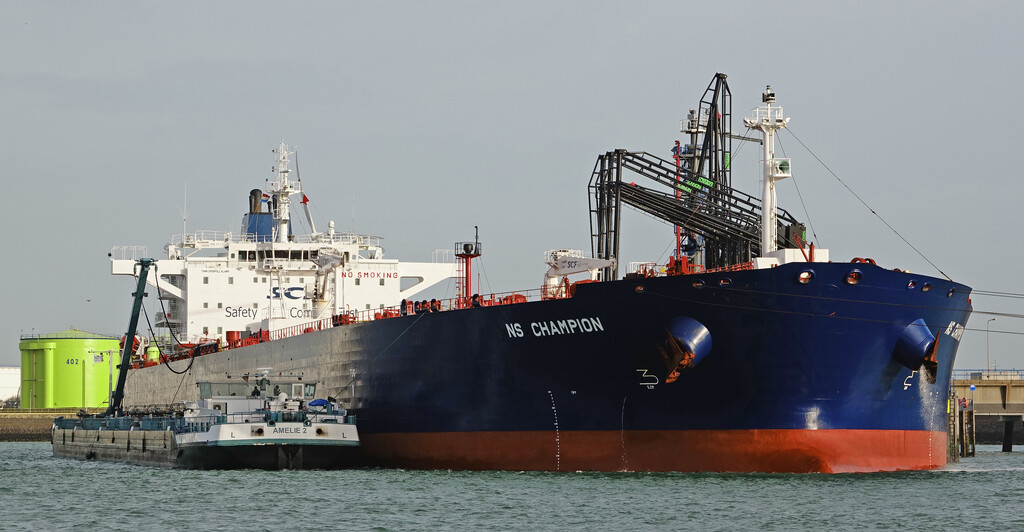 Reino Unido acaba de detener un petrolero de Rusia en Gibraltar. El problema es la posibilidad de que vayan armados