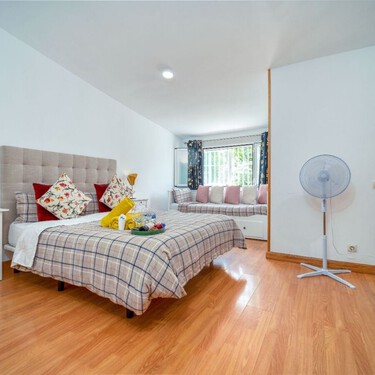Ni delante de la cama ni del sofá: los expertos en climatización explican dónde colocar el ventilador para refrescar la casa 