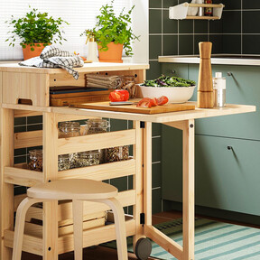 Este carrito de Ikea se convierte en isla de cocina o mini mesa de comedor fácilmente y cuesta menos de 200 euros