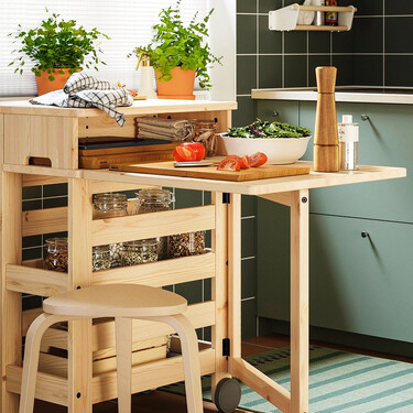Este carrito de Ikea se convierte en isla de cocina o mini mesa de comedor fácilmente y cuesta menos de 200 euros