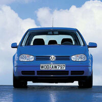 Esta es la razón por la que algunos coches alemanes utilizaron retrovisores asimétricos en su día, como los Volkswagen Golf y Passat
