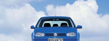 Esta es la razón por la que algunos coches alemanes utilizaron retrovisores asimétricos en su día, como los Volkswagen Golf y Passat