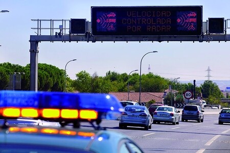 La DGT defiende las nuevas normas: "Es de sentido común que en una vía de un solo carril no se pueda circular a 50 km/h"