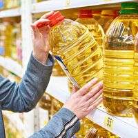 Por qué no es buena idea comprar aceite de oliva en grandes cantidades, aunque lo veas muy barato