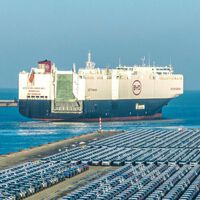 China encuentra la trampa para meter sus coches eléctricos en Europa saltándose los aranceles: colarlos por Reino Unido