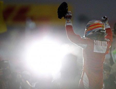 Victoria de Fernando Alonso en el Gran Premio de Corea del Sur. El campeonato se tiñe de rojo