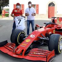 Cristiano Ronaldo se da una vuelta por Maranello para recoger su nuevo, exclusivo y limitado Ferrari