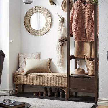 Me he hecho un recibidor de transición, como las casas japonesas, con un simple mueble de Ikea