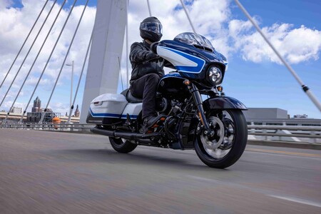 La Harley-Davidson Street Glide Special se viste con un traje Arctic Blast limitado a 500 unidades, por 39.400 euros
