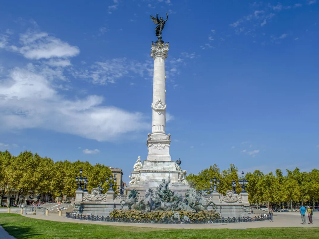 La Plaza de la Concordia no es la plaza más grande de Francia: la mayor está en Burdeos y también tiene 'estatua de la Libertad' 