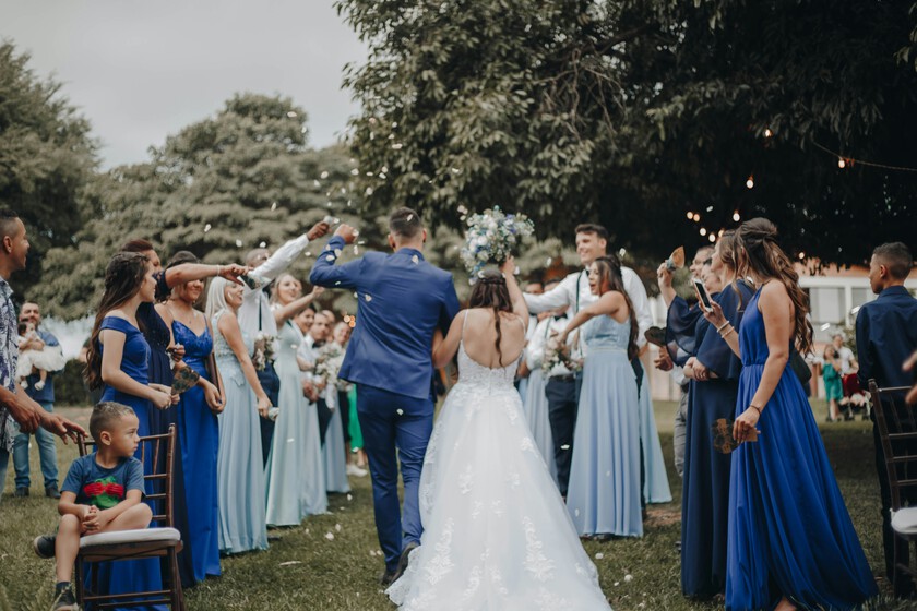 Un año de salario íntegro para casarse: España ha hecho de las bodas un enorme negocio millonario que no toca techo