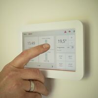 Si apostaste por calefacción eléctrica en casa, malas noticias: es muy probable que la bajada del IVA de la luz no sea para ti