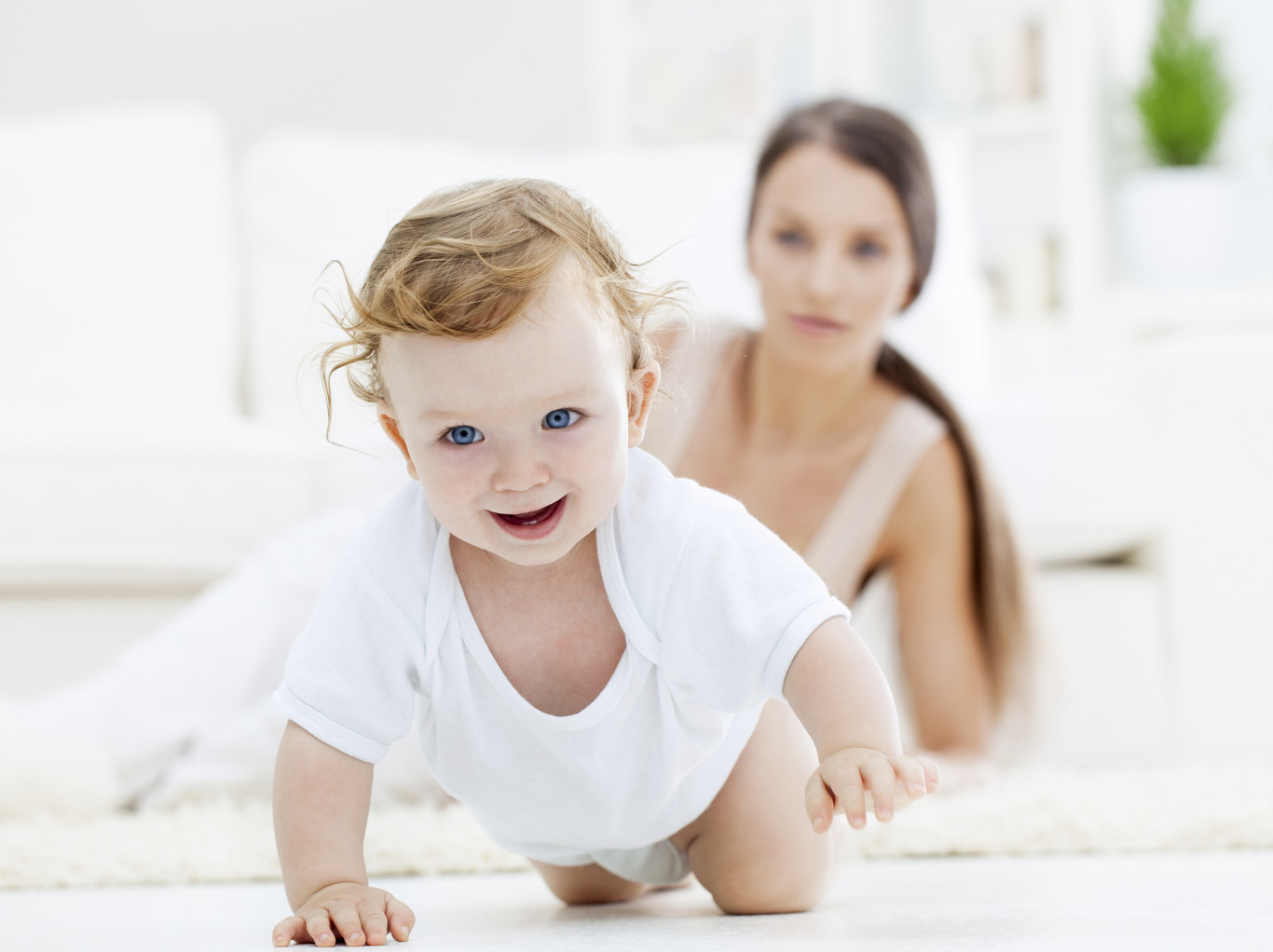 como enseñar a gatear a un bebe de nueve meses