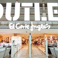 Parece de Decathlon, pero esta tumbona del outlet de El Corte Inglés arrasa por menos de 20 euros en todos los planes playeros 