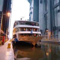 Al inundar ciudades enteras para represar su río más grande, China ha obligado literalmente a sus barcos a ascender en ascensor