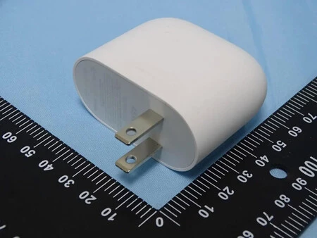 Google Pixel 9 の充電器の写真 (Android Authority 経由)。