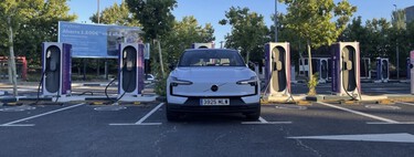 En España hay suficientes cargadores para el coche eléctrico: lo que nos falta es repartir mejor su tiempo de uso