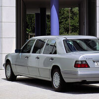 Antes de las camionetas, este carro ya tenía seis puertas y tres filas de asientos: una extraña idea de Mercedes-Benz