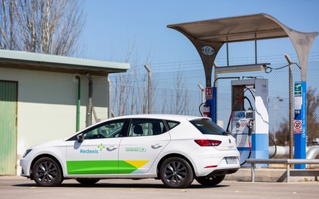 SEAT se alía con Redexis para impulsar el GNC con más de 100 gasineras en los próximos dos años