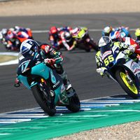 John McPhee lidera los segundos entrenamientos libres de Moto3 pero Raúl Fernández es el más rápido