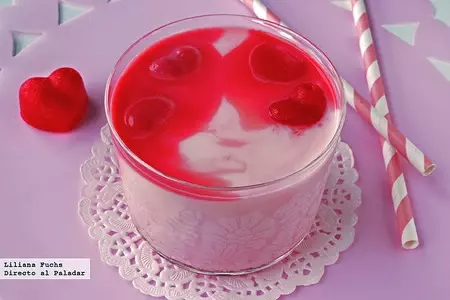 Cómo dar un toque romántico a tu vaso de leche. Idea sencilla para San Valentín
