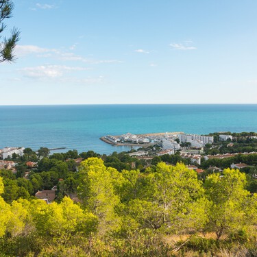 La villa mediterránea perfecta para el eclipse solar 2026: un reducto medieval intacto con buena paella y playas preciosas