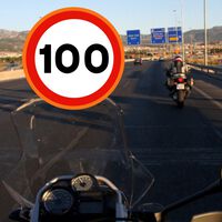 Europa tiene un plan: bajar el límite de velocidad a 100 km/h para gasolina y diésel, pero no para los eléctricos 