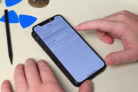 La última versión de iOS muestra un mensaje de alerta si el iPhone tiene una batería de terceros