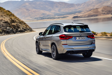 BMW X3 M 2020 dinámica trasera
