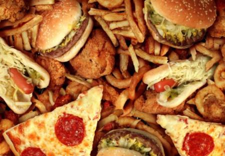 Los alimentos altamente procesados vinculados a la alimentación adictiva