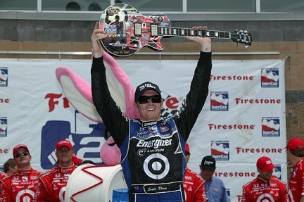 Scott Dixon se lleva el gato al agua en Nashville