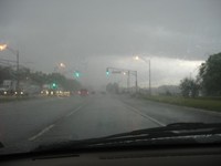 ¿Conducir un coche durante una tormenta es peligroso?