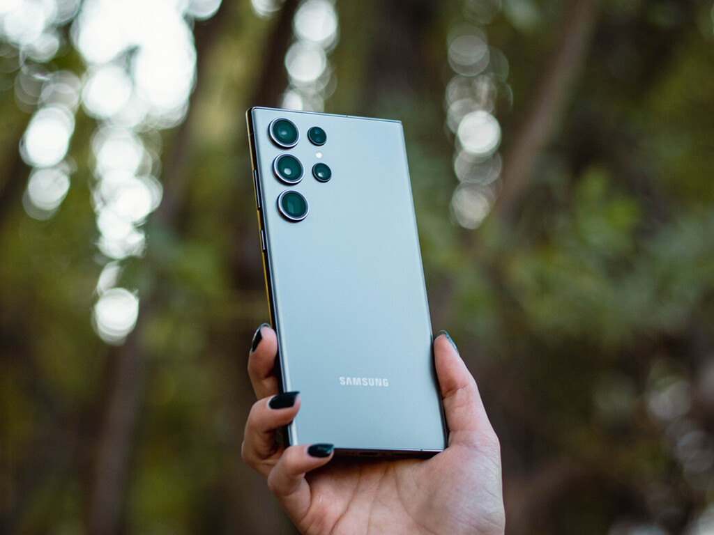 El Samsung Galaxy S23 Ultra es una auténtica bestia parda y PcComponentes lo tiene más barato que nunca con cargador incluido 