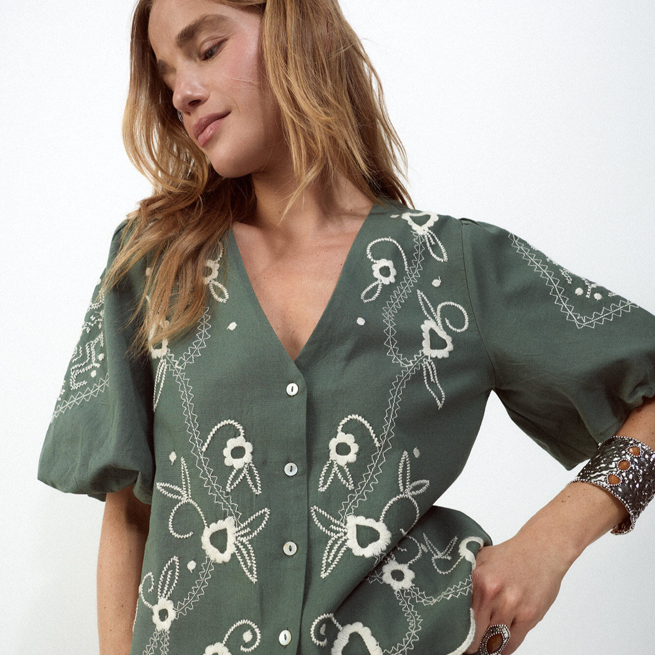 
Slowlove
Blusa bordado manga farol
