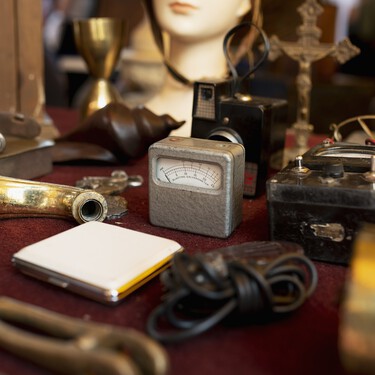 Este es uno de los pueblos más bonitos y famosos de Málaga, y celebra todas las semanas un mercadillo de antigüedades, ropa y artesanía 