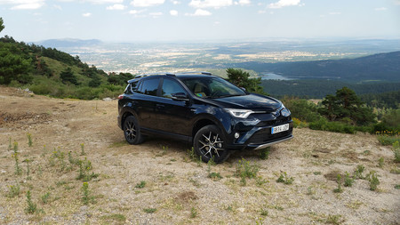 Nos metemos campo a través con el Toyota RAV4 hybrid 2WD
