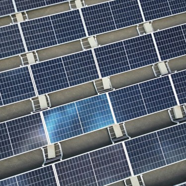 El panel solar de Harvard que decide solo si genera calor o electricidad según la estación