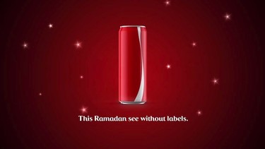 Las apariencias engañan y Coca-Cola celebra el Ramadán con una acción de lo más acertada