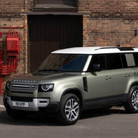 El Land Rover Defender añade a su gama una mecánica híbrida enchufable de 400 CV ¡y tres diésel mild hybrid!