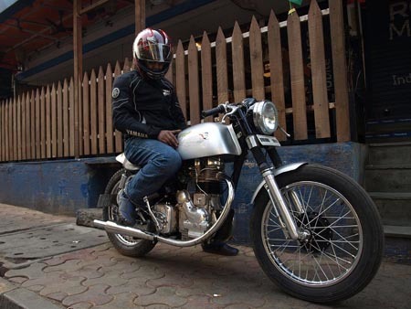Royal Enfield con kit Café Racer